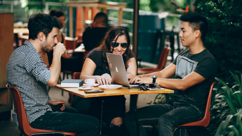 SalesGrow.top: From Transactional Agent to Strategic Partner